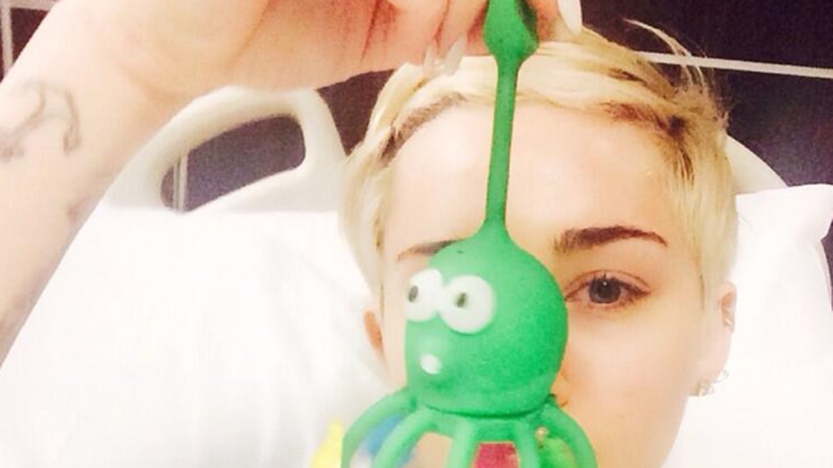 Miley förd till sjukhus. 